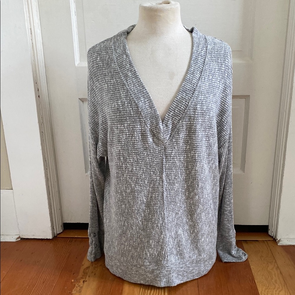 Evereve Grey V-Neck Pullover‎ Lightweight Sweater Medium